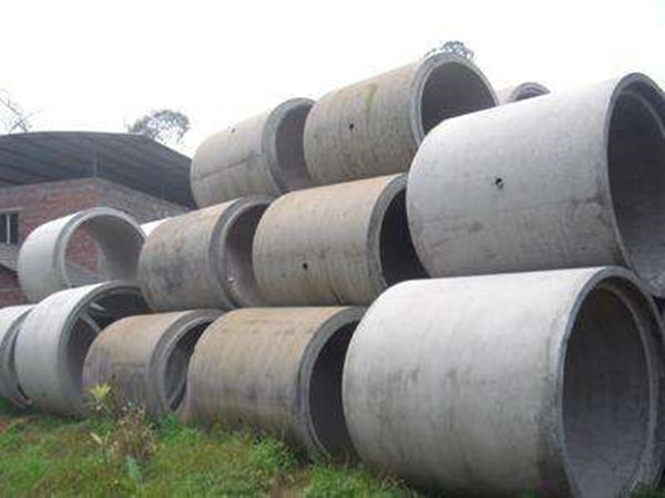 严格按照生产流程生产出来的优质钢筋混凝土排水管